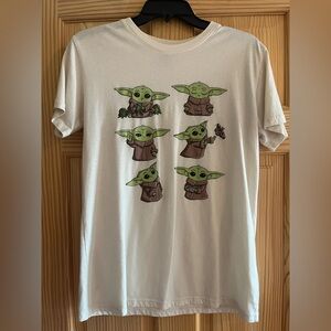 Star Wars Baby Yoda Cream T Shirt Size Medium‎